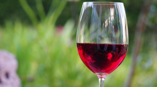 nu te poti lasa de fumat bea un pahar de vin inainte