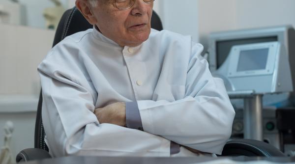 profesor doctor dorin sarafoleanu migrenele sunt mostenite si adesea avertizeaza printr o aura