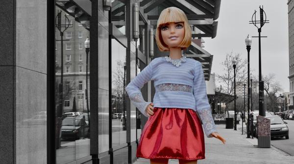 o fetita de 4 ani a fugit de la gradinita din cauza unei jucarii unde s a dus copilul