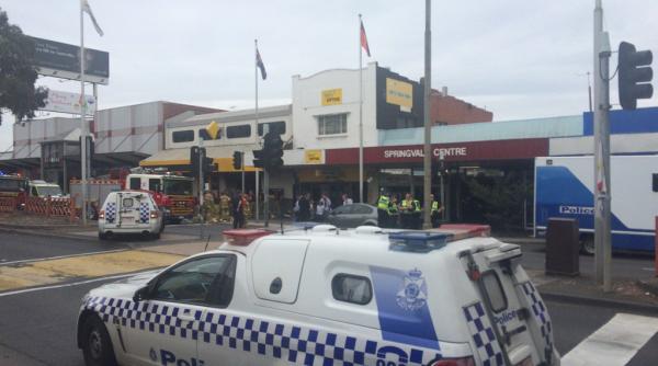 video explozie soldata cu 27 de raniti intr o banca din apropiere de melbourne