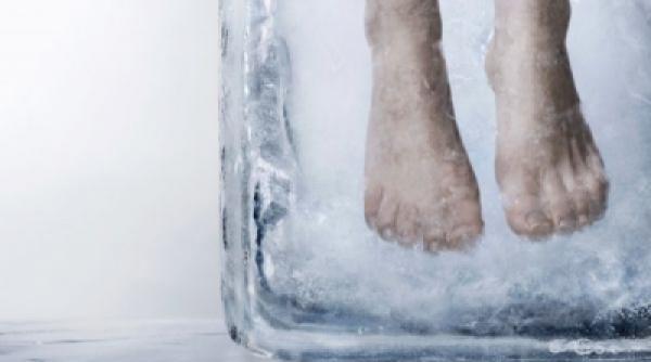 adolescenta criogenata pentru ca sa invie in viitor