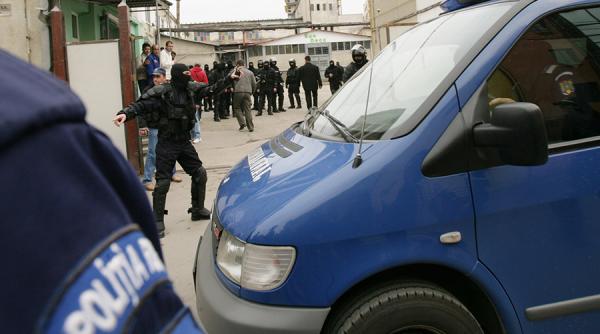 adjunctul sefului ijj cluj si un jandarm retinuti pentru luare si dare de mita