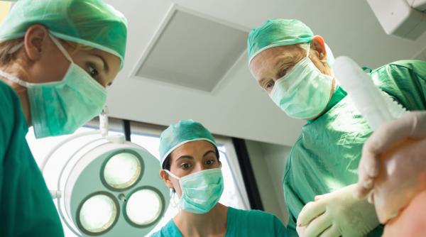 ministrul si medicii incaierati pe transplant