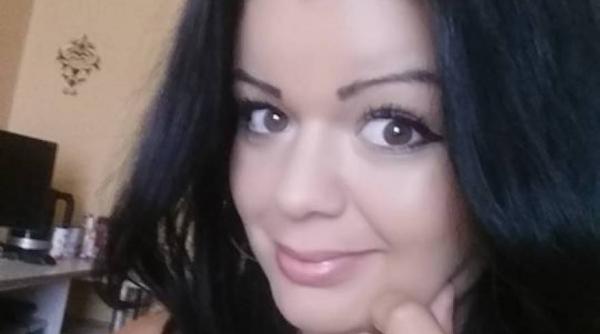 tragedie in constanta o tanara de 25 de ani mama a unui copil s a sinucis din dragoste pe un teren de fotbal