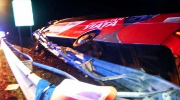 un autocar cu 36 de pasageri romani s a rasturnat in italia cel putin 8 persoane au fost ranite