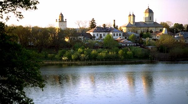 manastirea pasarea jefuita de hoti politia e pe urma infractorilor
