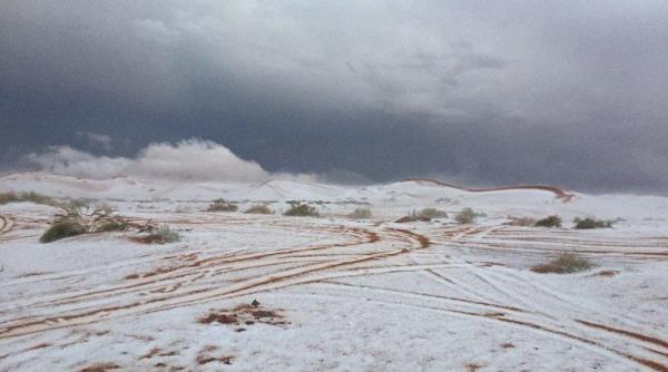 sauditii s au trezit cu un strat de zapada peste desert