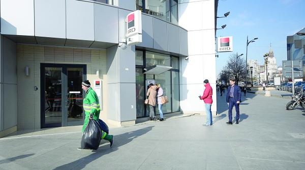 cum lucreaza bancile in minivacanta de 1 decembrie