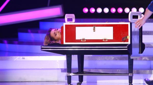 next star lidia buble taiata in doua intr un numar incredibil de magie