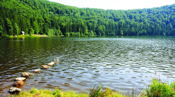 unic pe plaiuri mioritice sfanta ana singurul lac vulcanic din europa