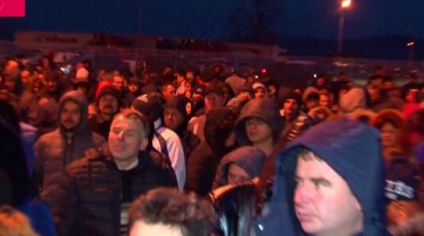 mioveni protest al angajatilor de la uzina dacia fata de conditiile de transport