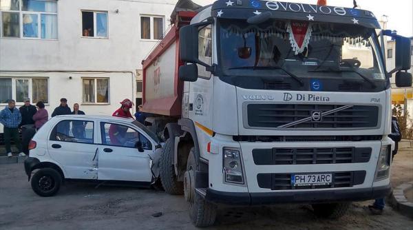 prahova soferul unui matiz a decedat dupa coliziunea cu o autobasculanta parcata