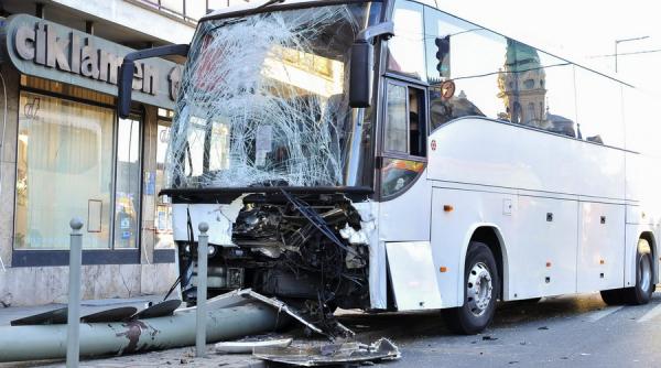 ungaria un autocar romanesc implicat intr un accident rutier soldat cu doi raniti