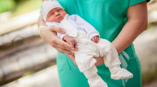 peste 3 000 de copii adoptabili