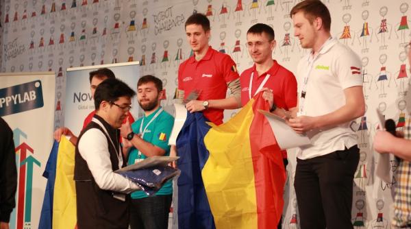 roboti construiti de romani participa pentru al doilea an la rand la cel mai mare concurs de sumo robotic din lume