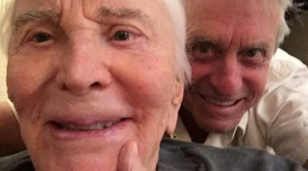 kirk douglas eternul gladiator implineste vineri 100 de ani