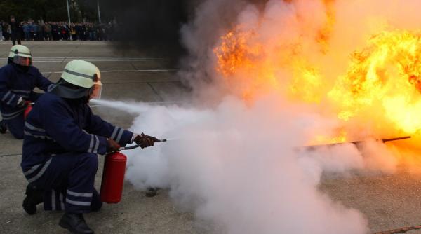 un autoturism a luat foc pe o strada din mangalia