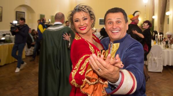 anamaria prodan s a indragostit de costumele de epoca mi as fi dorit sa traiesc in acele vremuri acele costume minunate le as purta toata viata