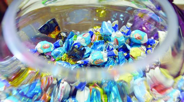 romanii dau 500 de milioane de euro pe zaharele