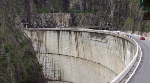 anar 700 de baraje din 2000 nu indeplinesc conditiile pentru a fi autorizate