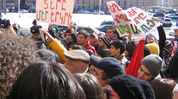 ministru israelian atacat de protestatari