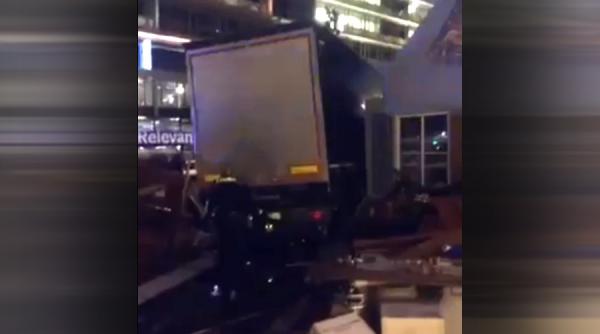 atentat la berlin un criminal periculos este probabil in libertate avertizeaza politia germana