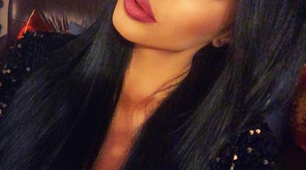 sexy pesedista a defilat in parlament ca n cluburile de fite