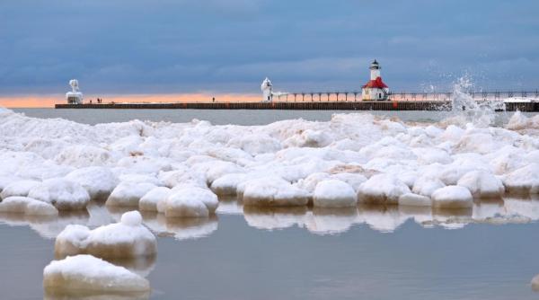 galerie foto castelul din animatia frozen exista in realitate imagini fantastice cu un far inghetat