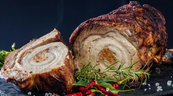 pentru masa de craciun chef paul siserman va propune rulada din piept de porc cu cartofi la cuptor