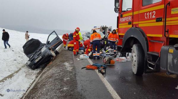 video accident grav pe dn1 la iesirea din codlea doua persoane tata si fiica au murit si alte trei au fost ranite