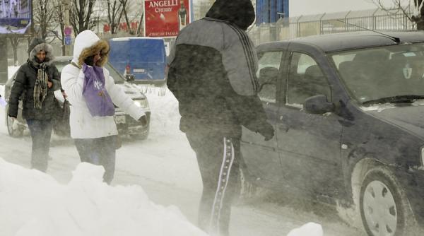 avertizare meteo cod galben de ninsori viscolite in zonele montane din 23 de judete de marti seara