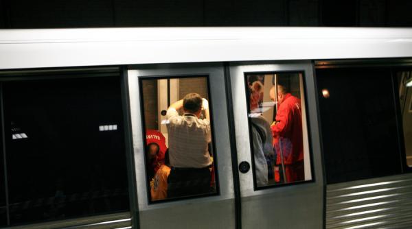 circulatia metroului este ingreunata pe magistrala 2 berceni pipera din cauza unei urgente medicale