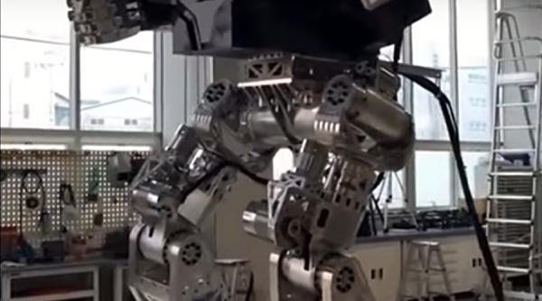 video viata bate filmul primii pasi ai unui robot gigantic in coreea de sud