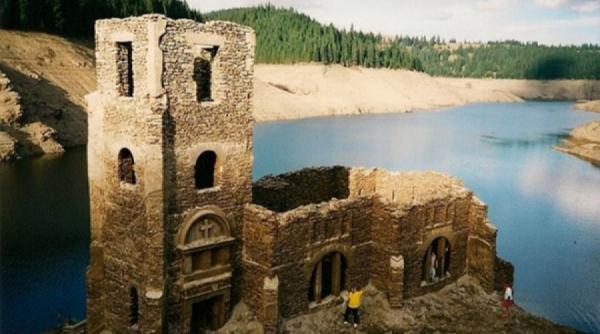 romania misterioasa biserica scufundata din belis afla ce lucruri uimitoare se intampla acolo video