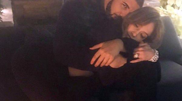 jennifer lopez si iubitul ei si au oficializat relatia inntr un mod inedit