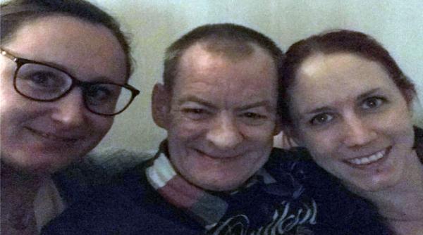 un cersetor din scotia a primit un cadou inedit de craciun a fost invitat in suedia de doua turiste