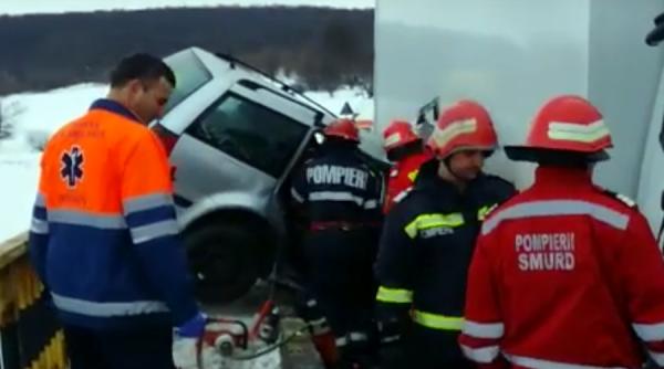 video brasov doua persoane ranite intr un accident pe dn1