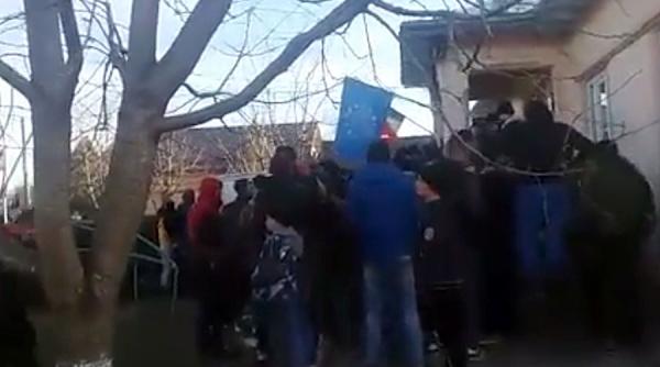 protest la inceput de an intr o comuna din botosani satenii cer demisia primarului