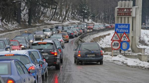 prahova coloane de masini pe ambele sensuri de mers ale dn 1