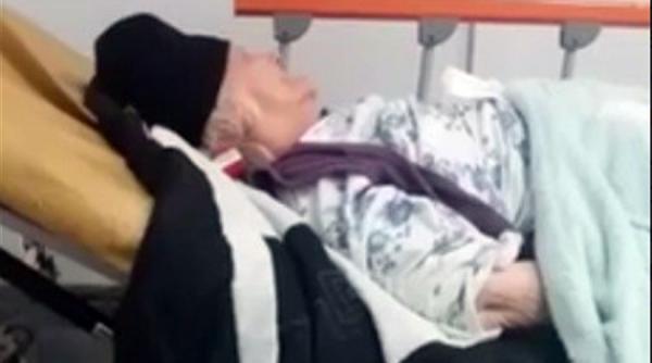 revoltator o batrana cu accident vascular cerebral lasata sa zaca pe o targa pe holul spitalului judetean de urgenta constanta