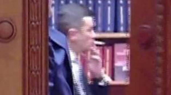 politistii cer amendarea lui grindeanu pentru ca a fumat intr o institutie publica