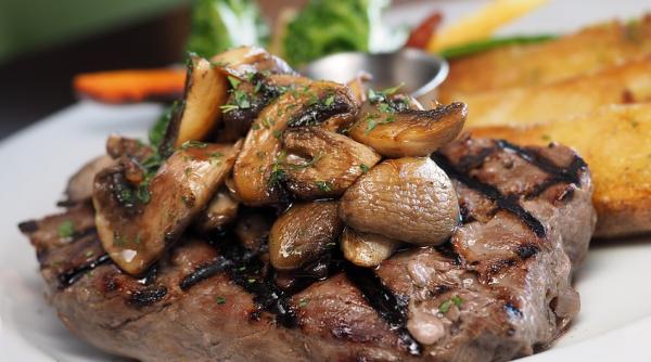 reteta zilei muschi de vita cu sos de ciuperci