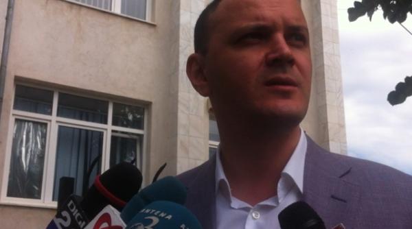 prahova mandatul de arestare a lui sebastian ghita a ajuns la ijp un echipaj de politie la domiciliul lui