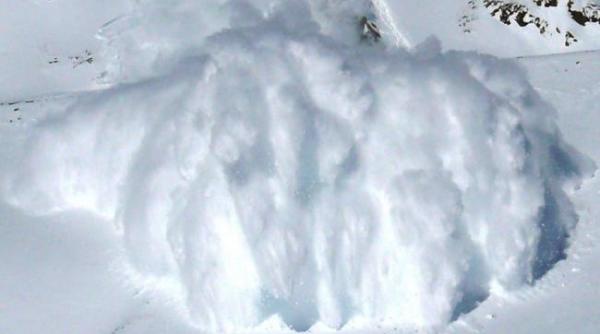 webcam avalansa in maramures doua persoane salvate de jandarmi