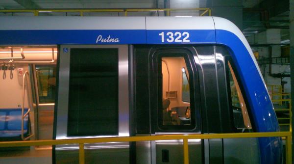 intarzieri in circulatia metroului pe magistrala 2 din cauza unei defectiuni la calea de rulare in statia piata sudului