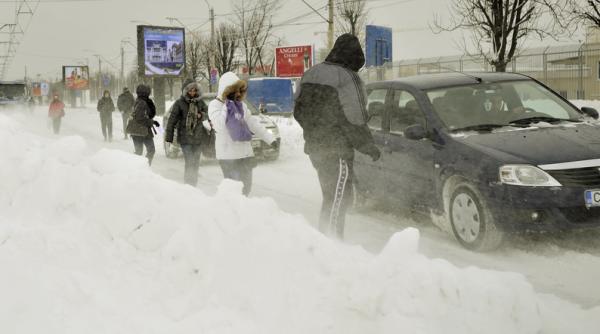 romania sub nameti cod rosu de viscol in 7 judete mai multe sosele inchise circulatiei curse aeriene si trenuri anulate