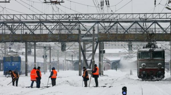 trenurile pe ruta bucuresti constanta oprite in gari nu sunt garnituri blocate in camp