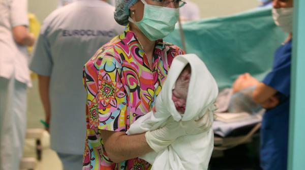 columbia o bunica si a dus nepotul inapoi la clinica unde acesta se nascuse pentru ca era prea urat