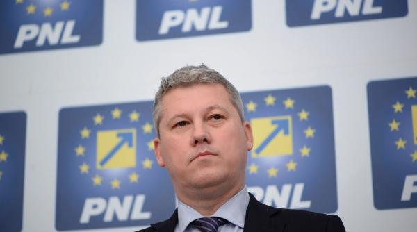 liberalii reactiveaza guvernul din umbra