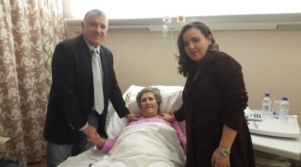 premiera mondiala o bunica si a nascut propria nepoata la 67 de ani